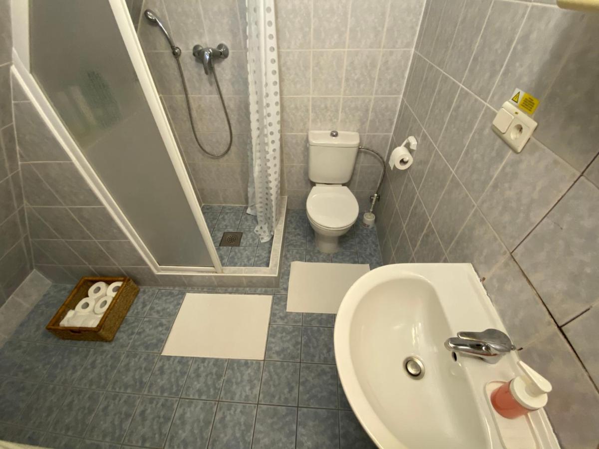 דונובאלי The Legits Apartments מראה חיצוני תמונה