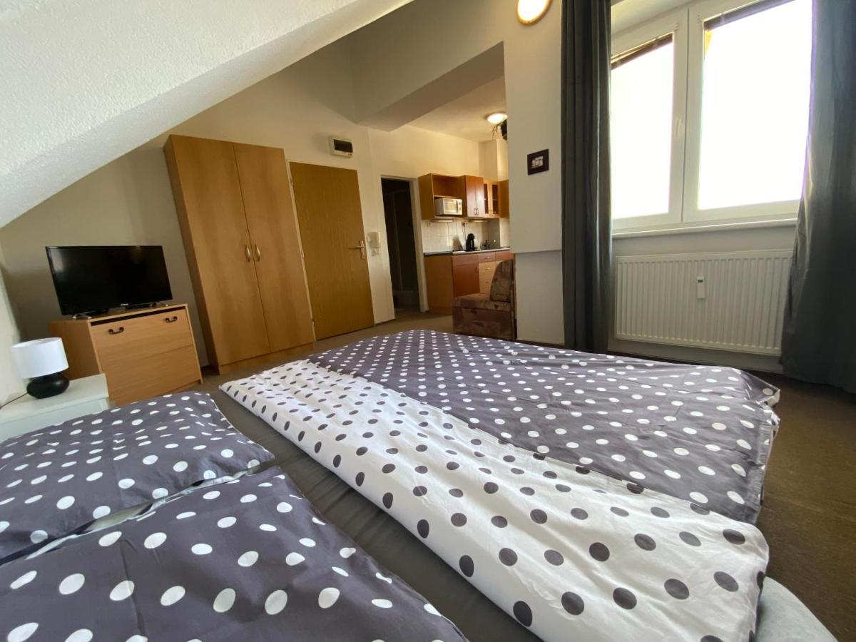דונובאלי The Legits Apartments מראה חיצוני תמונה